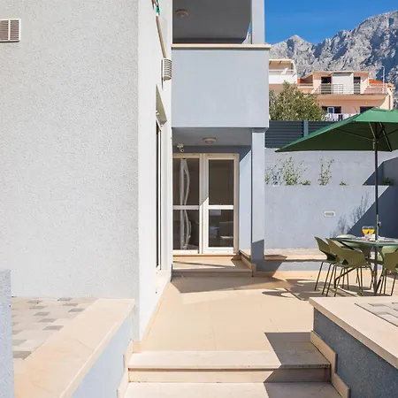 Lasta - Private Parking X2 * Μακάρσκα